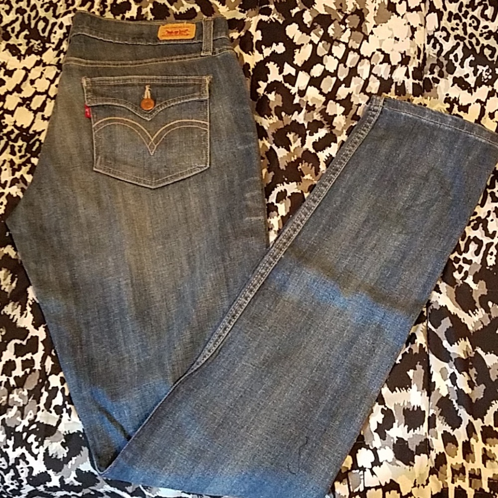 Womens Levi jeans
